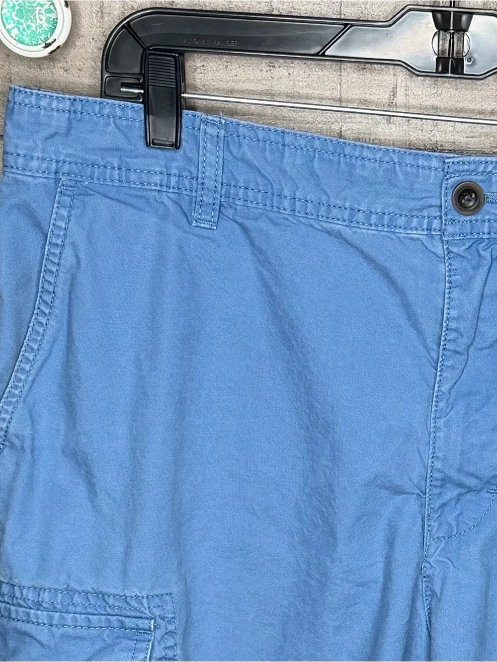 IZOD Men's Blue Solid Cotton Cargo Shorts Flat Front Pockets  Size 36